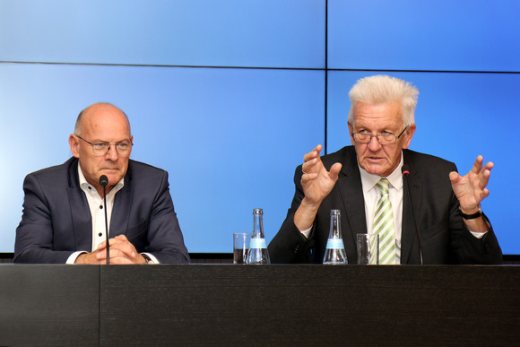 Ministerpräsident Winfried Kretschmann (r.) und Verkehrsminister Winfried Hermann (l.)