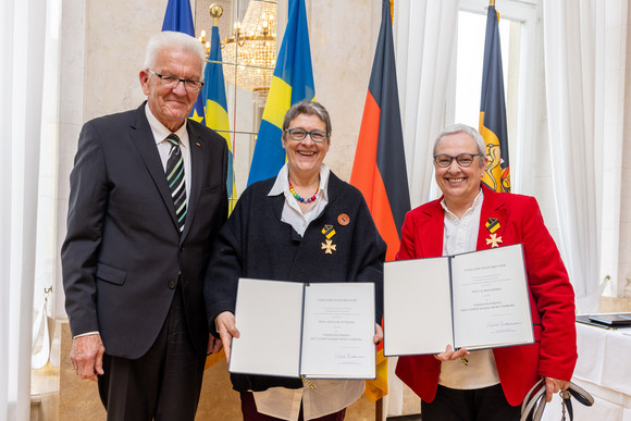 Ministerpräsident Winfried Kretschmann (links), Sonja Blattmann (Mitte) und Karin Derks (rechts)