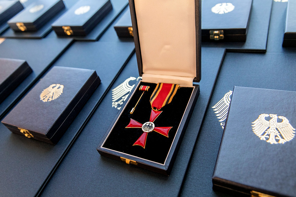 Verdienstkreuz am Bande des Verdienstordens der Bundesrepublik Deutschland (Bild: Staatsministerium Baden-Württemberg)