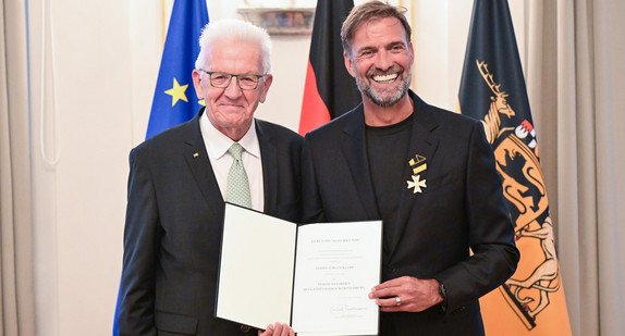 Ministerpräsident Winfried Kretschmann (links) und Jürgen Klopp (rechts)