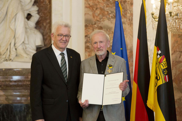 Ministerpräsident Winfried Kretschmann (l.) und Pfarrer Reinhart Müller (r.)