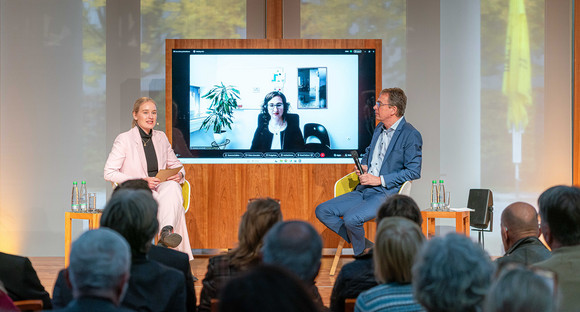 V.l.n.r.: Moderatorin Viola Koegst, Katarina Ankerhold und Prof. Dr. Paul Nolte