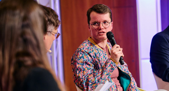Themenreihe Digitale Hetze, reale Gewalt – Wie stoppen wir den Hass gegen LSBTQIA+? Kalle Hümpfner, Bundesverband *trans