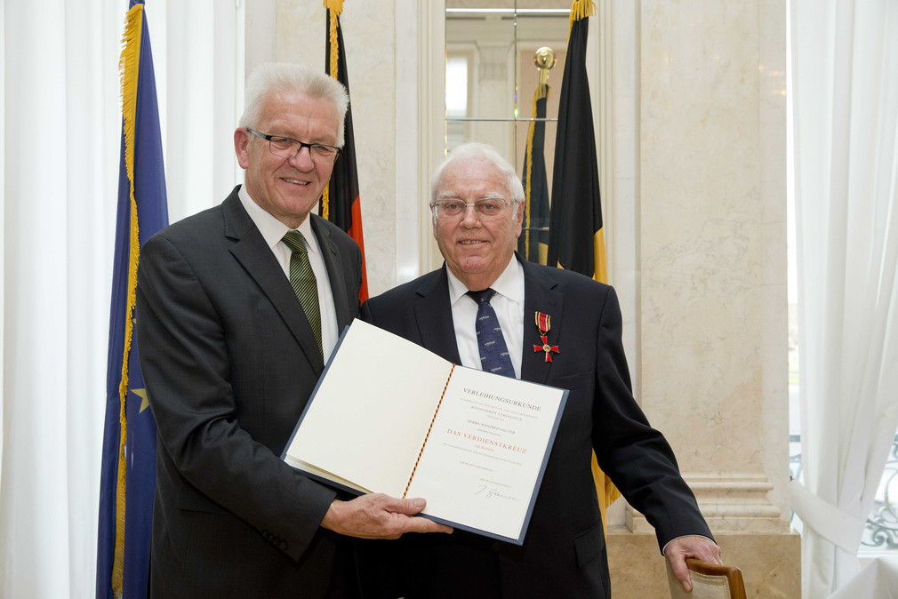 Ministerpräsident Winfried Kretschmann (l.) und  Manfred Sauter (r.)
