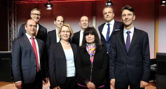 (L-R) vorne: ORR Carsten Heins - BMF, Dr. Christine Brockmann - Geschäftsführerin der Metropolregion Rhein-Neckar, Gruppenleiterin Dr. Erika Reinweber - BMF Wien, S.E. Dr. Peter Huber - Botschafter von Österreich; (L-R) 2. Reihe: Ministerialdirektor Ernst Bürger - BMI, Prof. Dr. Peter Parycek,  Finanzattaché Dr. Ingobert Waltenberger - Gesandter in der österreichischen Botschaft, Sektionsleiter Eduard Müller - BMF Wien 