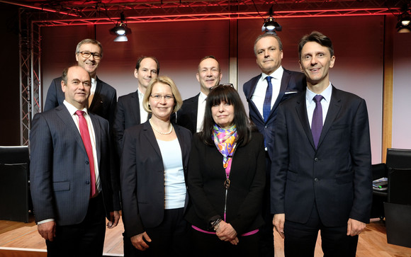 (L-R) vorne: ORR Carsten Heins - BMF, Dr. Christine Brockmann - Geschäftsführerin der Metropolregion Rhein-Neckar, Gruppenleiterin Dr. Erika Reinweber - BMF Wien, S.E. Dr. Peter Huber - Botschafter von Österreich; (L-R) 2. Reihe: Ministerialdirektor Ernst Bürger - BMI, Prof. Dr. Peter Parycek,  Finanzattaché Dr. Ingobert Waltenberger - Gesandter in der österreichischen Botschaft, Sektionsleiter Eduard Müller - BMF Wien 