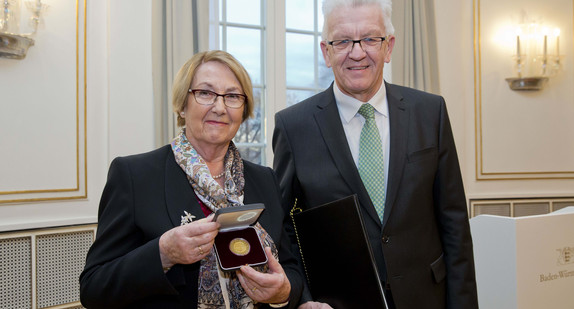 Ministerpräsident Winfried Kretschmann (r.) und Ministerin a.D. Barbara Schäfer-Wiegand (l.)