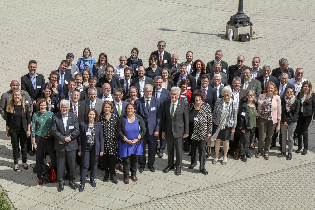 Gruppenfoto mit Ministerpräsident Winfried Kretschmann und einem Teil der Delegation am 18. April 2018 in Vukovar
