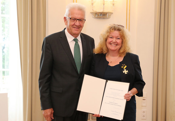 Ministerpräsident Winfried Kretschmann (l.) und Barbara Traub (r.)