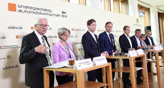 Pressekonferenz anlässlich der Jahresveranstaltung des Strategiedialogs in Berlin (Bild: © e-mobil BW / Studio KD Busch)