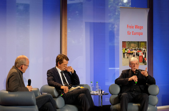 Gesellschaftlicher Zusammenhalt Der Preis des Wandels: Geschichte des europäischen Ostens seit 1989. Prof. Dr. Krisztián Ungváry, Dr. Patrick Oelze und Reinhold Vetter.