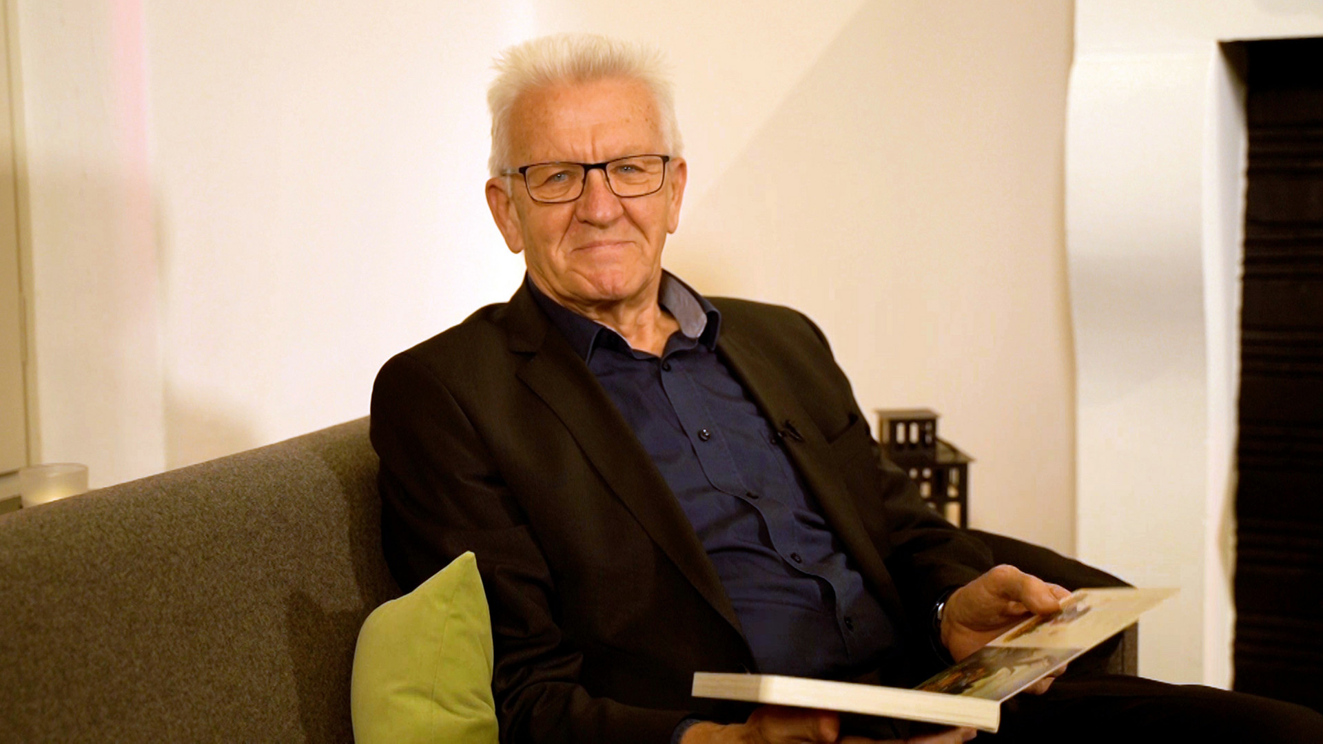 Ministerpräsident Winfried Kretschmann liest aus dem Kinderbuch „Armstrong – Die abenteuerliche Reise einer Maus zum Mond“ von Torben Kuhlmann