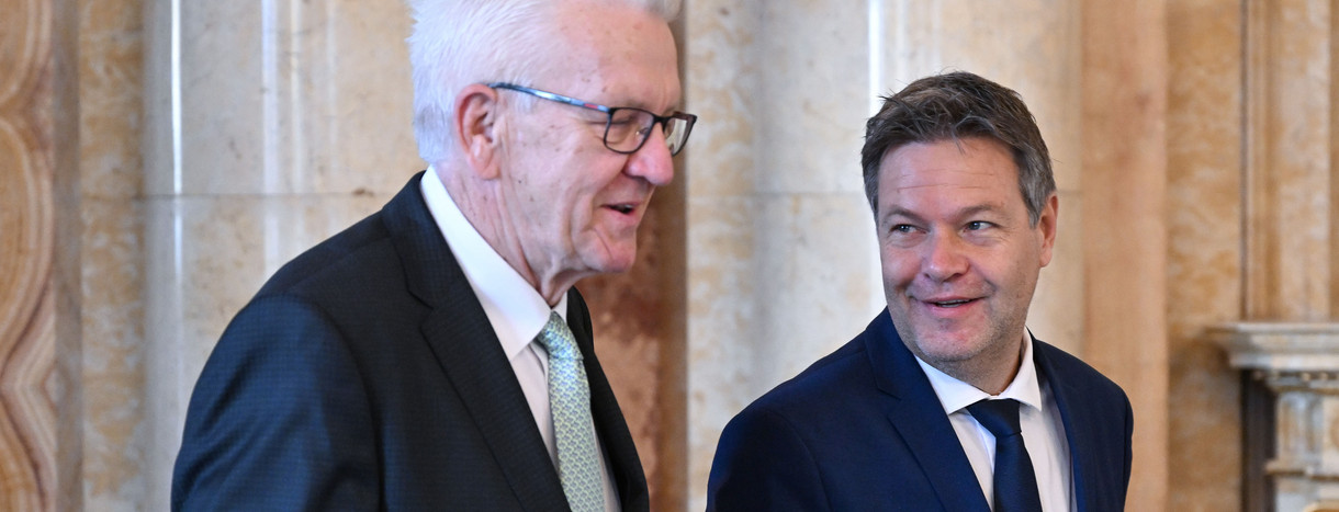 Ministerpräsident Winfried Kretschmann (l.) und Bundeswirtschaftsminister Robert Habeck (r.)