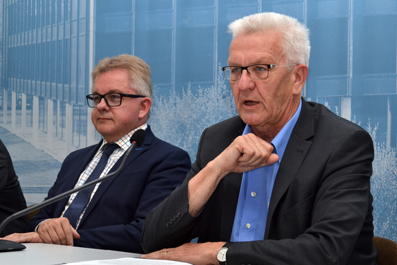 Ministerpräsident Winfried Kretschmann (r.) und Justizminister Guido Wolf (l.)