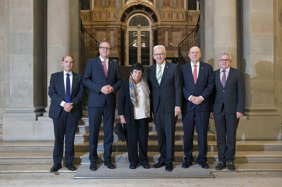 v.l.n.r.: Der Botschafter des Staates Israel, Yaakov Hadas-Handelsman, Präsident Prof. Dr. Andreas Voßkuhle, Präsidentin Miriam Naor, Ministerpräsident Winfried Kretschmann, Vizepräsident Prof. Dr. Ferdinand Kirchhof, Justizminister Guido Wolf