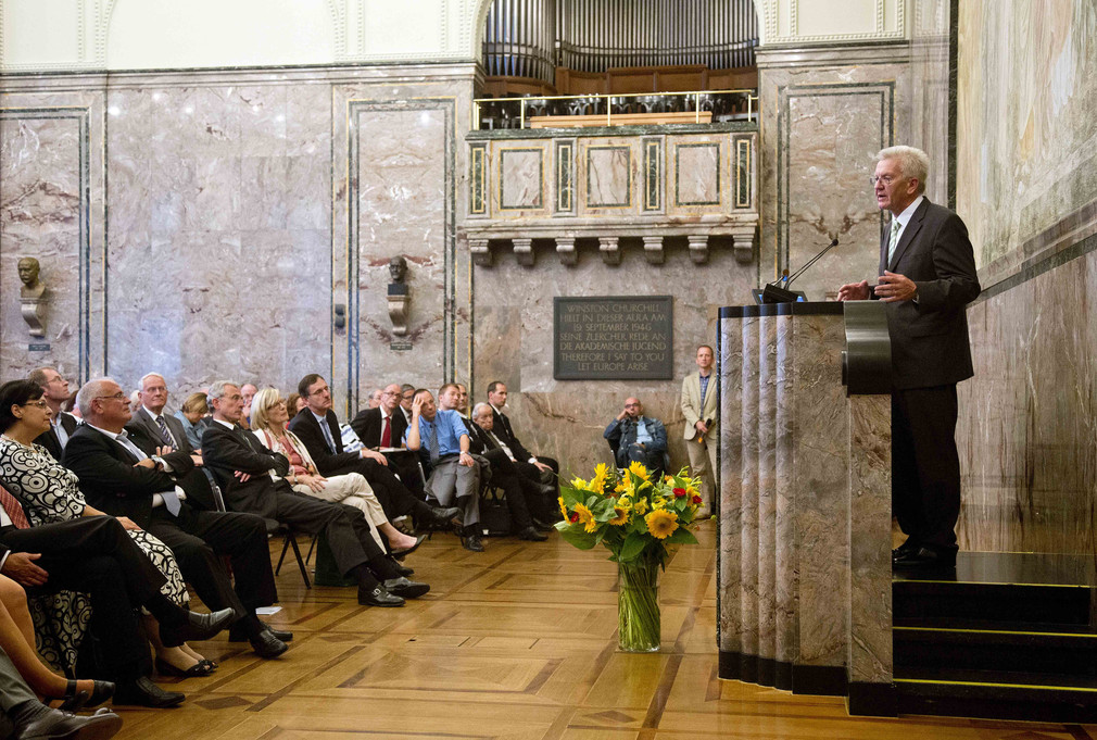 Ministerpräsident Winfried Kretschmann bei seinem Vortrag an der Universität Zürich zu "Jeanne Hersch und Politik heute"