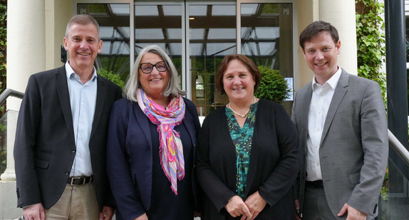 Ministerialdirektor Daniel Hager-Mann, Ministerin Dr. Dorit Stenke, Ministerin Theresa Schopper und Staatssekretär Tobias von der Heide