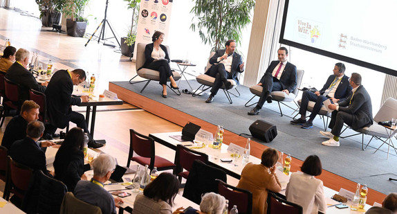 Gesprächsrunde beim vierten Städtepartnerschaftskongress in Freudenstadt
