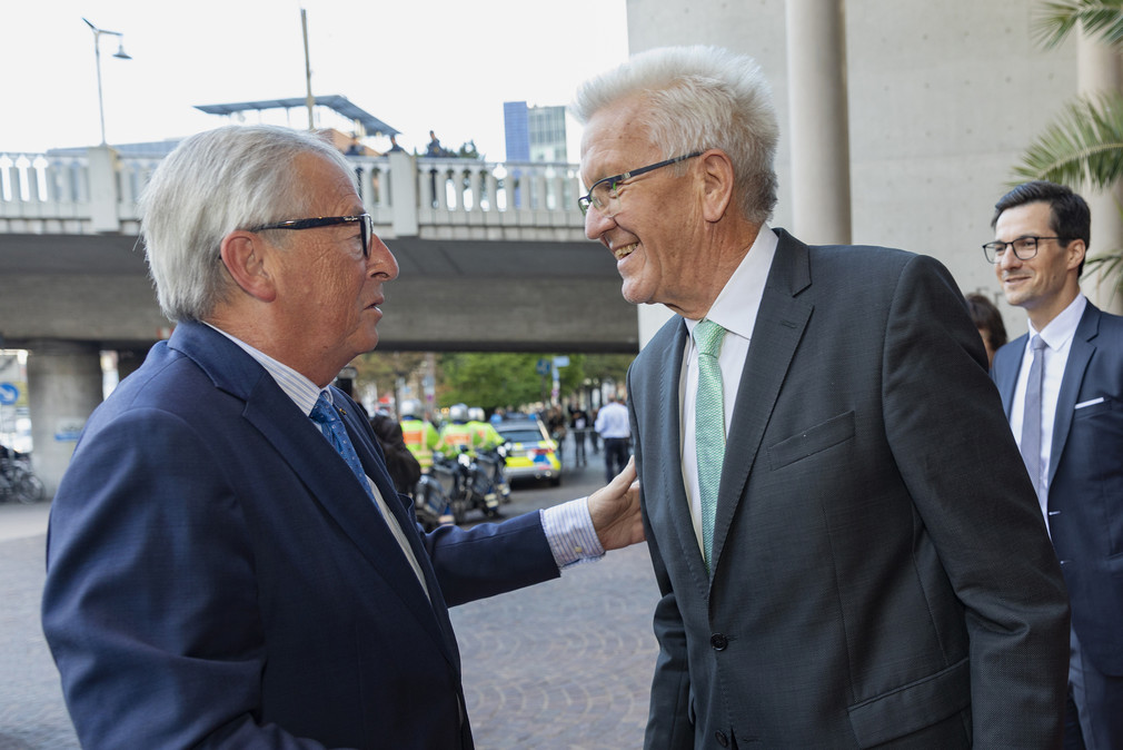 EU-Kommissionspräsident Jean-Claude Juncker (l.) und Ministerpräsident Winfried Kretschmann (r.) (Bild: Karl-Heinz Raach)