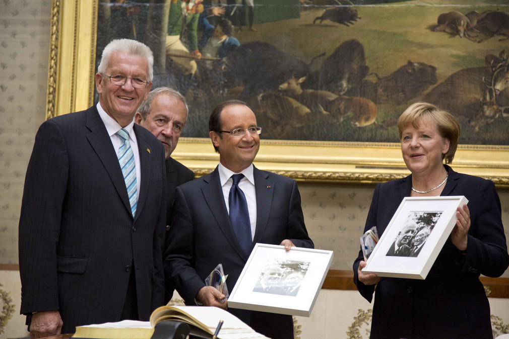 v.l.n.r.: Ministerpräsident Winfried Kretschmann, Staatspräsident François Hollande und Bundeskanzlerin Angela Merkel (Foto: Staatsministerium Baden-Württemberg)
