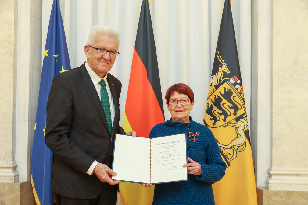 Ministerpräsident Winfried Kretschmann (l.) und Heide-Maria Heusch (r.)