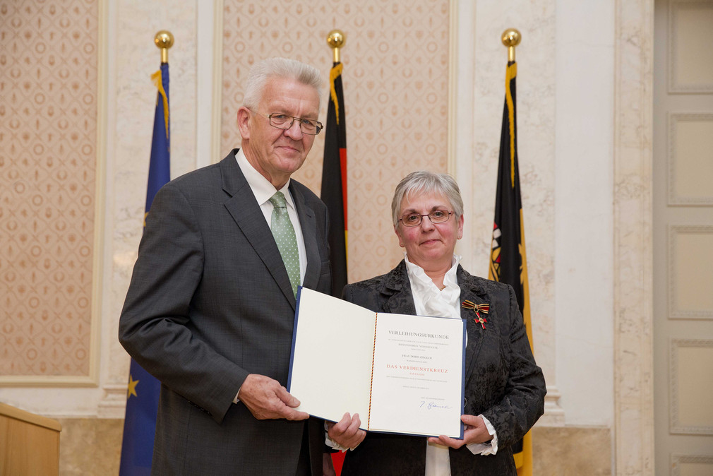 Ministerpräsident Winfried Kretschmann (l.) und Doris Ziegler (r.)