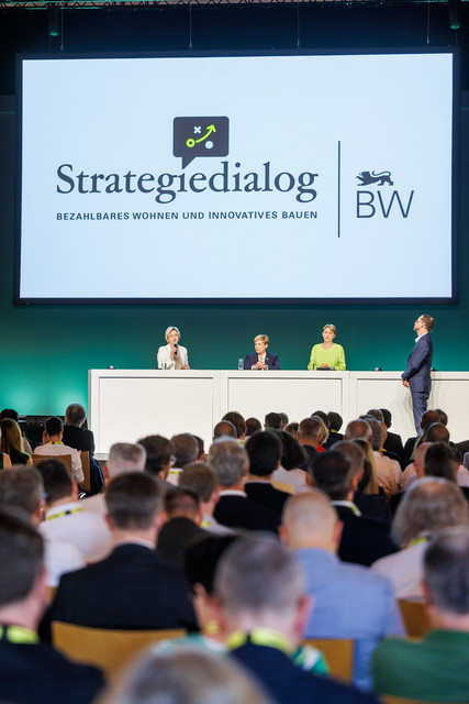 Vorstellung der Highlights der Themensäulen durch Ministerin Nicole Razavi (Mitte), Ministerin Dr. Nicole Hoffmeister Kraut (links) und Staatssekretärin Andrea Lindlohr (rechts)