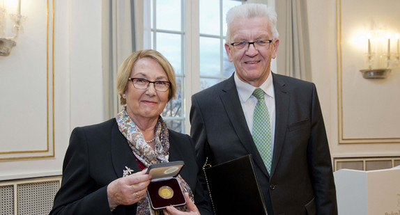 Ministerpräsident Winfried Kretschmann (r.) und Ministerin a.D. Barbara Schäfer-Wiegand (l.)