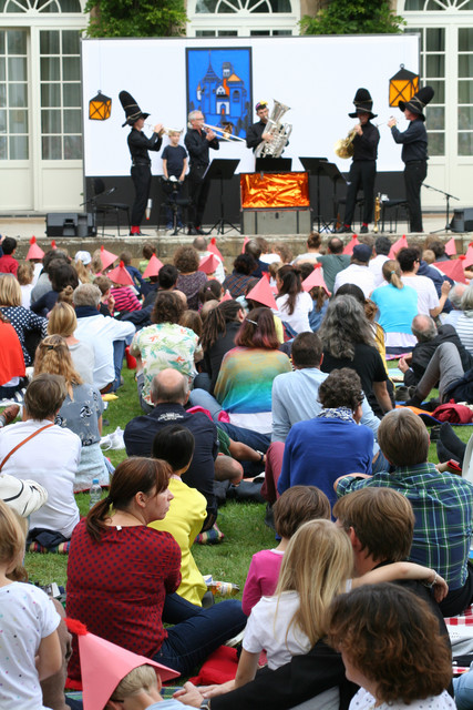 Sitzkissenkonzert „Die drei Räuber“ im Park der Villa Reitzenstein (Bild: Staatsministerium Baden-Württemberg)