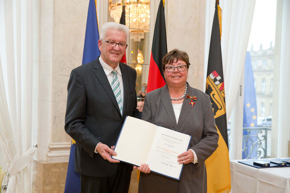 Ministerpräsident Winfried Kretschmann (l.) und Ute Hommel (r.)