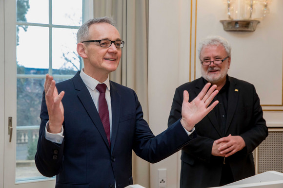 Kay Johannsen (l.) und Staatsminister Klaus-Peter Murawski (r.)