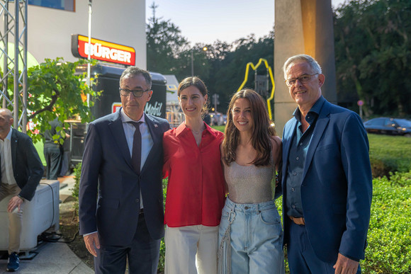 v.l.n.r. MP Cem Özdemir, Flavia Zaka, Vanessa Mai und Sts Rudi Hoogvliet