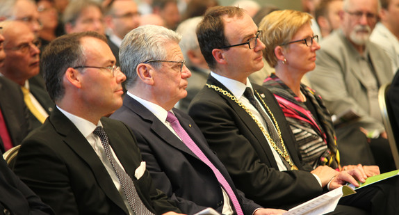 v.l.n.r.: Minister Peter Friedrich, Bundespräsident Joachim Gauck und der Konstanzer Oberbürgermeister Uli Burchardt