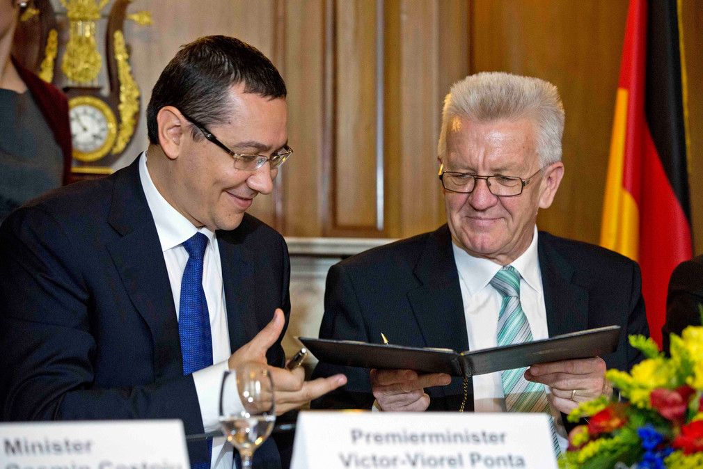 Der Premierminister von Rumänien, Victor-Viorel Ponta (l.), und Ministerpräsident Winfried Kretschmann (r.)