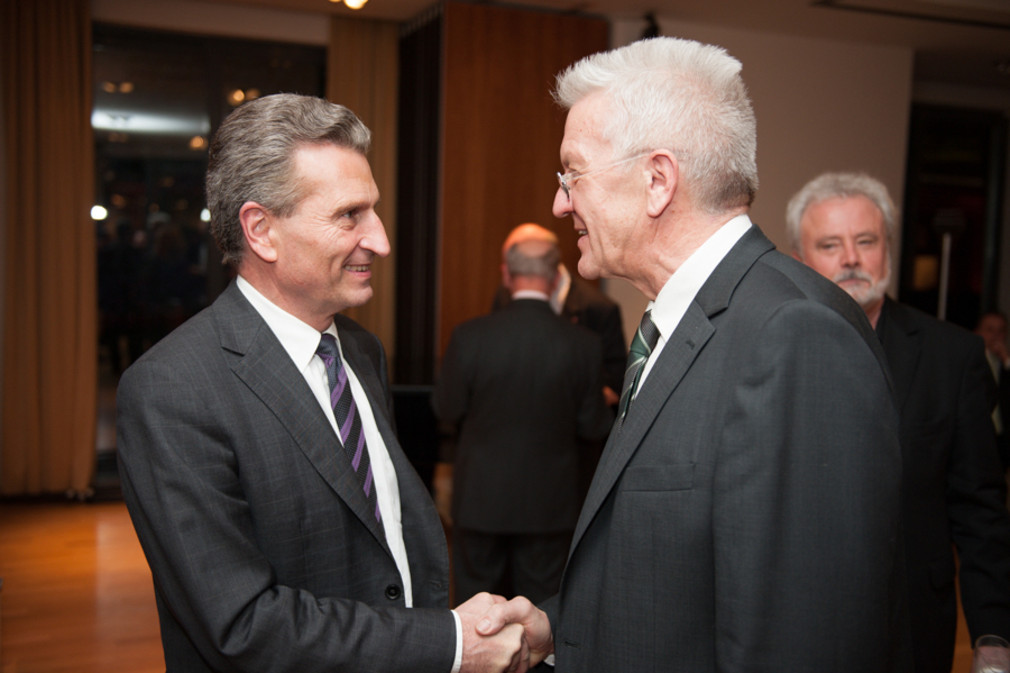 Ministerpräsident Winfried Kretschmann (r.) und Energiekommissar Günther H. Oettinger (l.)