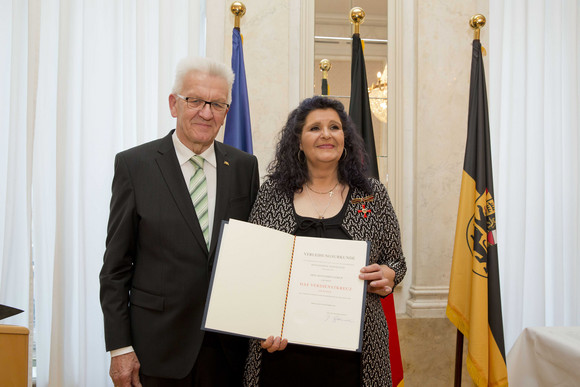 Ministerpräsident Winfried Kretschmann (l.) und Gottlinde Ullrich (r.)