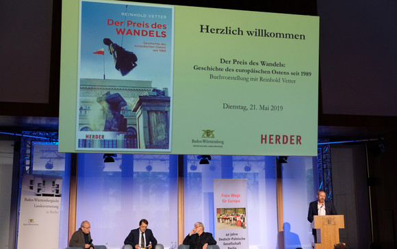 Gesellschaftlicher Zusammenhalt Der Preis des Wandels: Geschichte des europäischen Ostens seit 1989. Begrüßung durch den Bevollmächtigten der Landes Volker Ratzmann.
