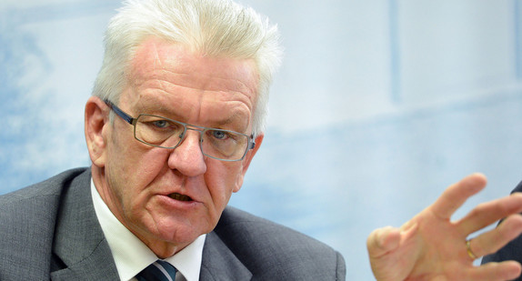 Ministerpräsident Winfried Kretschmann in der Landespressekonferenz (Foto: dpa).