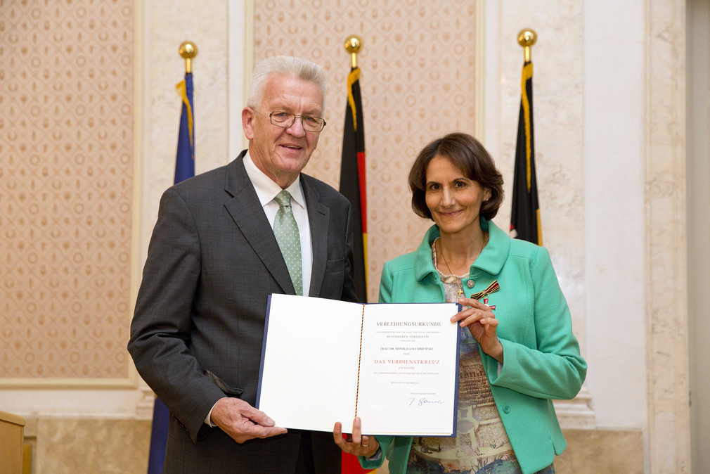 Ministerpräsident Winfried Kretschmann (l.) und Dr. Monika Golembiewski (r.)
