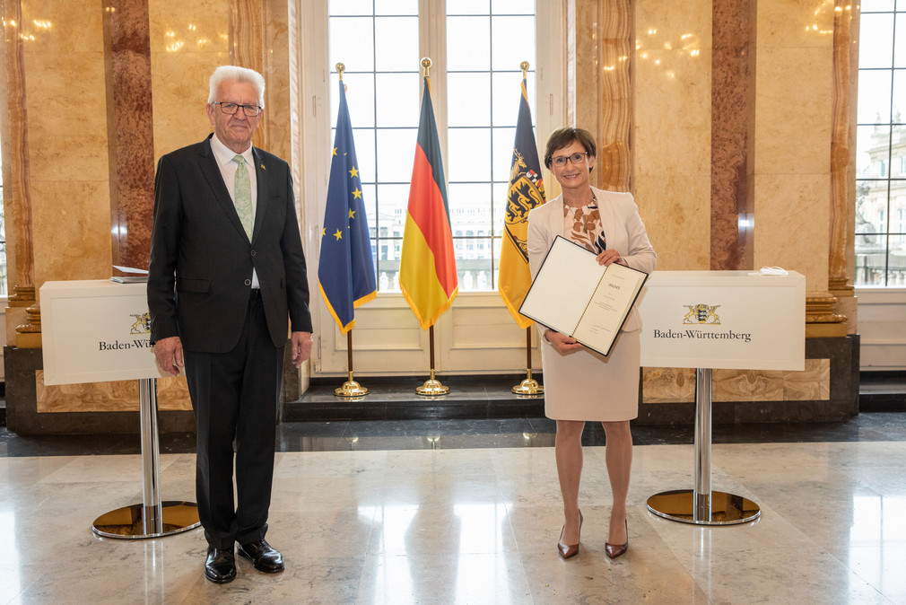 Ministerpräsident Winfried Kretschmann (l.) und Sabine Kurtz (r.), Staatssekretärin im Ministerium für Ernährung, Ländlichen Raum und Verbraucherschutz
