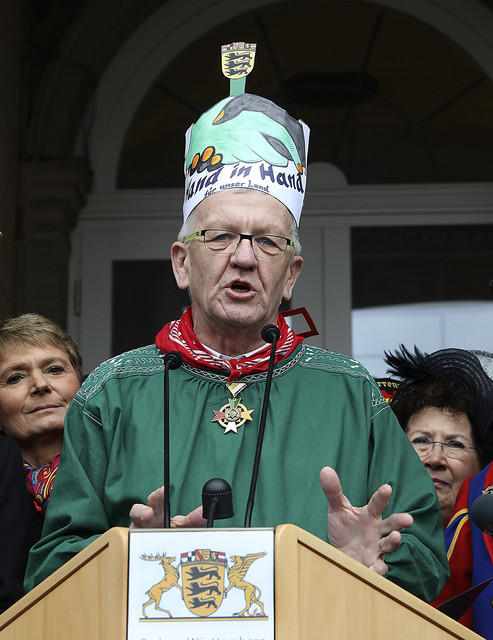 Ministerpräsident Winfried Kretschmann spricht zu den Narren. 