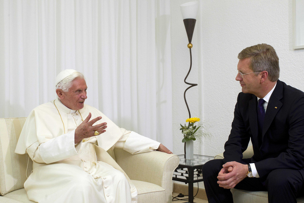 Papst Benedikt XVI. (l.) und Bundespräsident Christian Wulff (r.) im Gespräch
