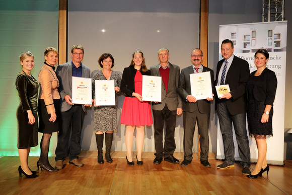 Winterweine des Monats – Haus der Baden-Württemberger Weine DEHOGA (L-R) Weinkönigin Württemberg Karoline Glöckner, Staatssekretärin Gurr-Hirsch,  Vertreter folgender Betriebe: Weingut Wilhelm, Weingut Klopfer, Weinprinzessin Breisgau Miriam Kaltenbach, Weingut Kaltenbach, Staatsweingut Meersbug, Herr Scherle und Weinkönigin Baden Franziska Aatz