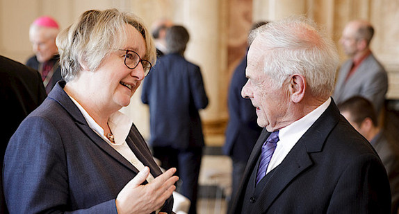 Ministerin Theresia Bauer im Gespräch (Foto: © Jan Potente)