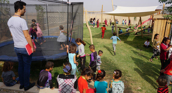 Spielplatz beim Kinderzentrum Our Bridge (Bild: © Stiftung Entwicklungszusammenarbeit)