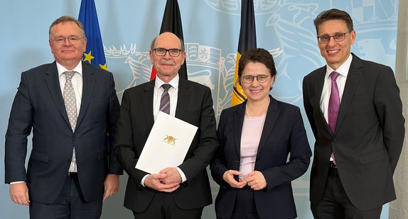 von links nach rechts: Ministerialdirektor Elmar Steinbacher; Präsident des Landgerichts Ulm, Thomas Dörr, Ministerin der Justiz und für Migration Marion Gentges; Präsident des Oberlandesgerichts Stuttgart, Dr. Andreas Singer