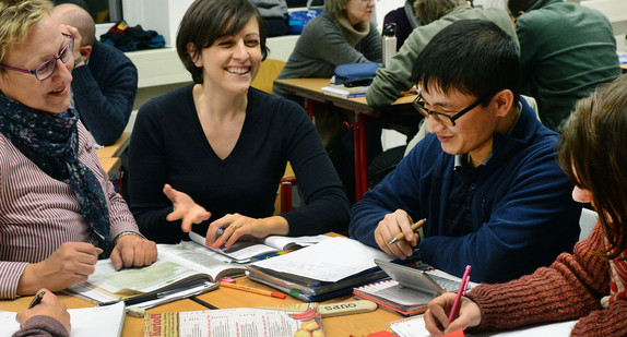 Deutschkurs in einer Volkshoschschule (Symbolbild: © dpa).