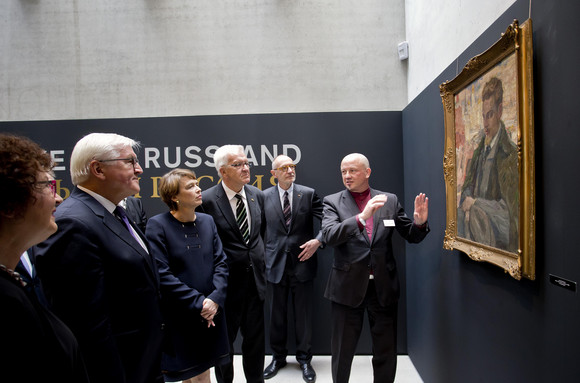 Marbach am Neckar, Deutsches Literaturarchiv: Gerlinde Kretschmann, Bundespräsident Frank-Walter Steinmeier, Elke Büdenbender, Ministerpräsident Winfried Kretschmann und der Direktor des Deutschen Literaturarchivs, Ulrich Raulff (v.l.n.r.)