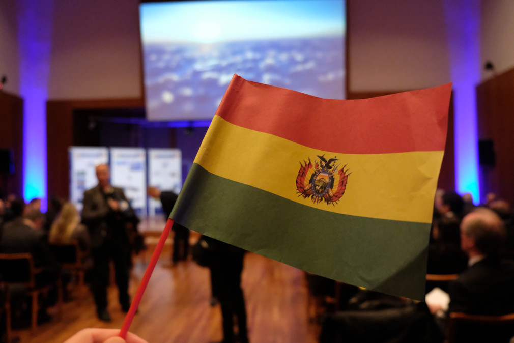 Unterzeichnung eines Vertrags für das erste bolivianisch-deutsche Joint Venture zur Aufbereitung und Weiterverarbeitung von Lithium in Bolivien. 