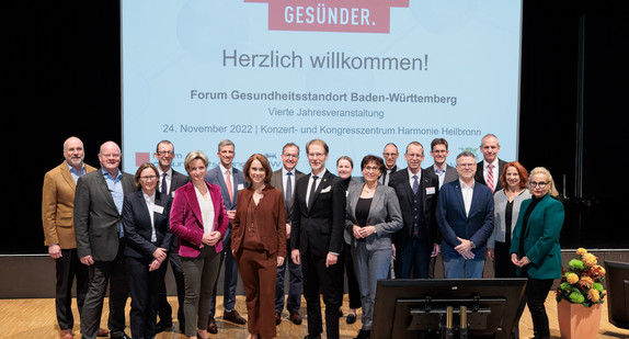 Gruppenbild anlässlich der vierten Jahresveranstaltung des Forums Gesundheitsstandort Baden-Württemberg in Heilbronn